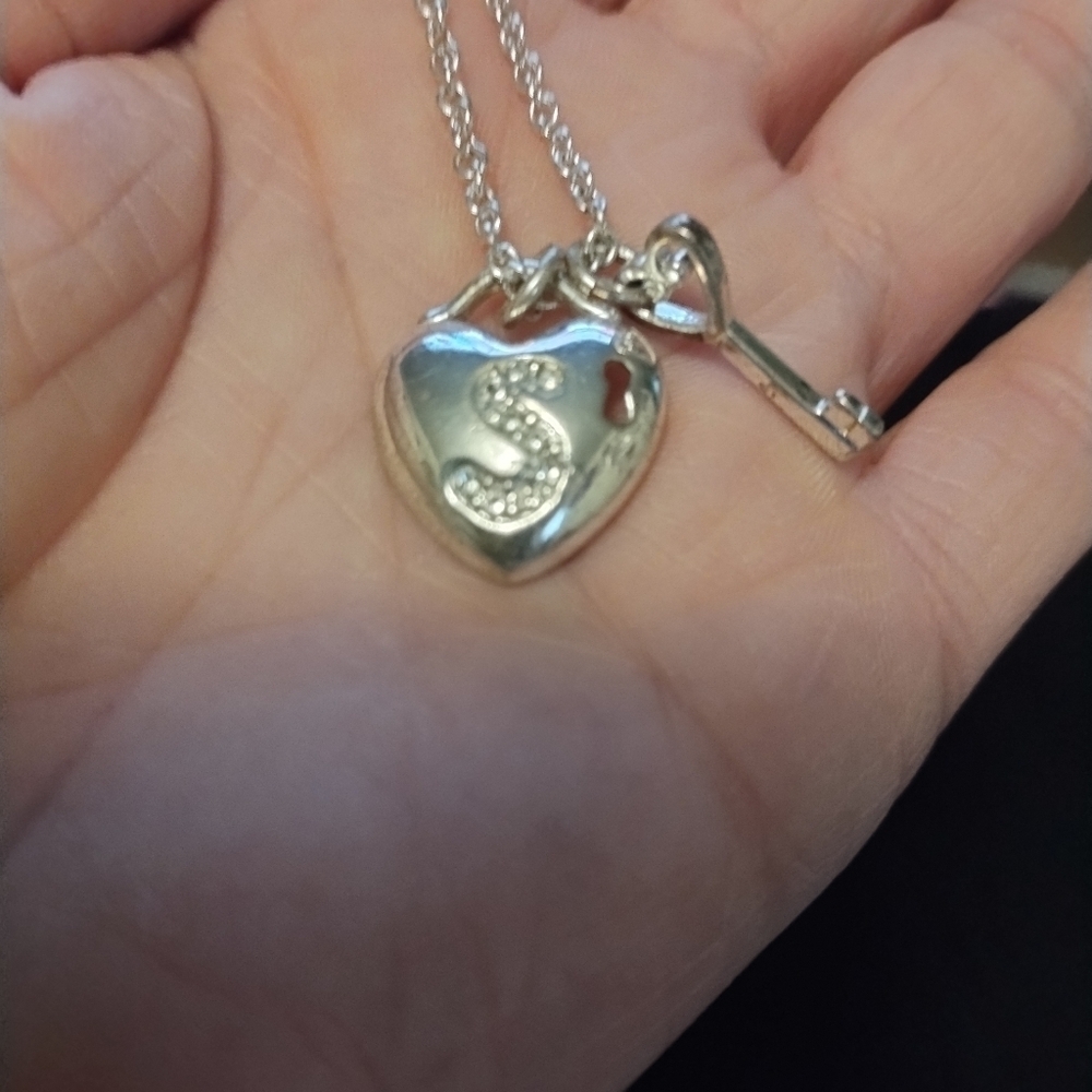 Silvertone Initial 'S' Pendant Necklace Set - Picture 4 of 5